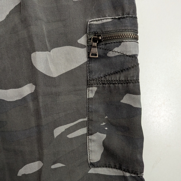 Express Extreme High Rise Cropped Camo Paper Bag Jogger Pants Women's Size XS - Picture 10 of 11